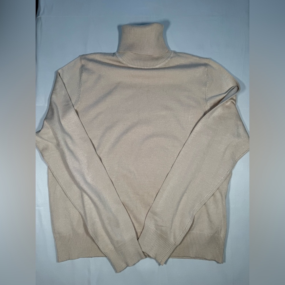 Zara Women's Turtleneck Sweater in Cream